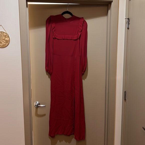 Red reformation midi dress with sleeves - Picture 2 of 4